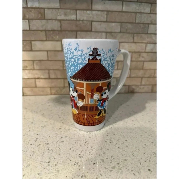 Disney Coffee Cup - 2018 Boardwalk Resort Gingerbread Scene - Picture 1 of 5
